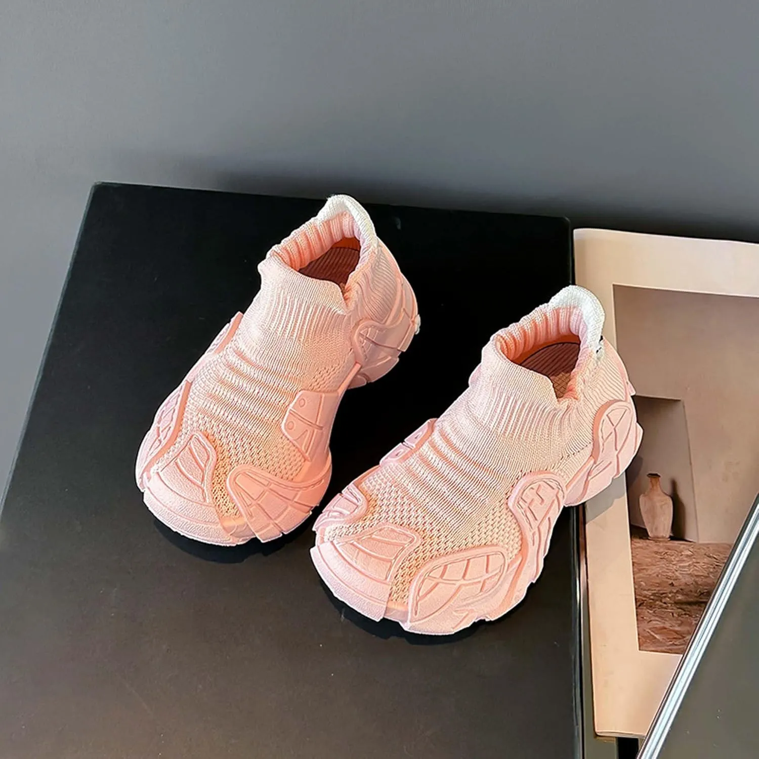 Children's Breathable Mesh Sneakers Boys Girls Thick Bottom Comfortable Casual Shoes Non-Slip Lightweight Running Shoes Street Mesh Casual Walking Shoes
