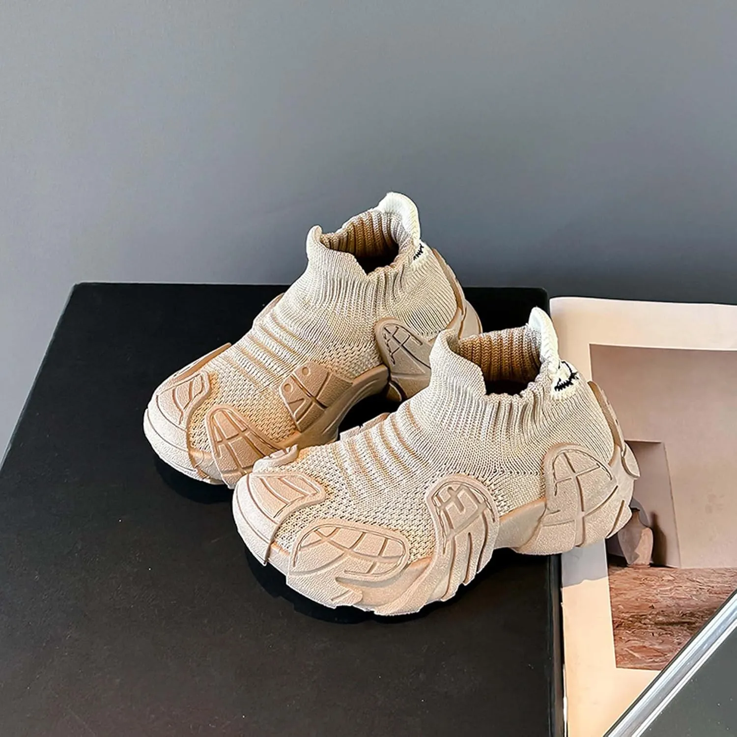 Children's Breathable Mesh Sneakers Boys Girls Thick Bottom Comfortable Casual Shoes Non-Slip Lightweight Running Shoes Street Mesh Casual Walking Shoes