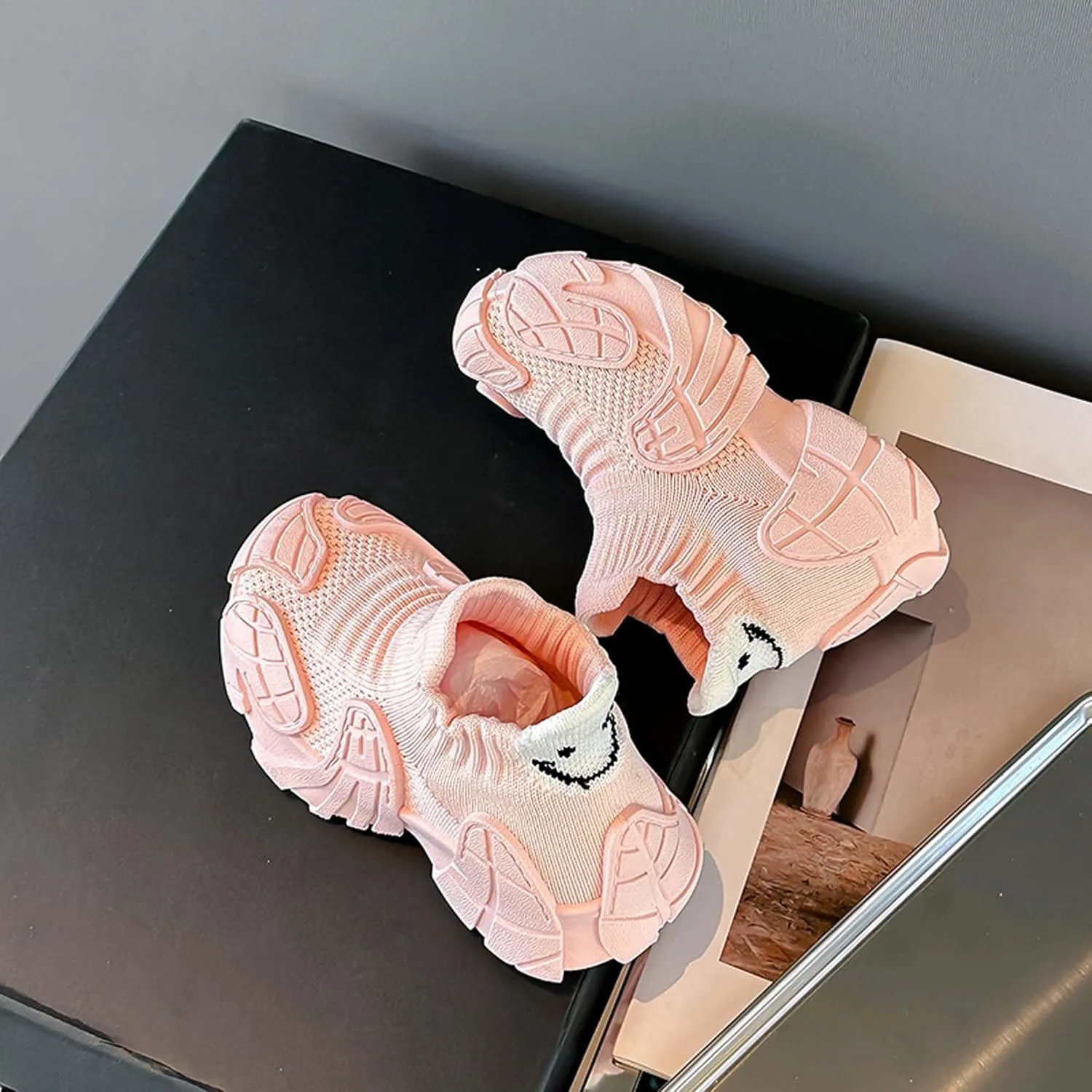 Children's Breathable Mesh Sneakers Boys Girls Thick Bottom Comfortable Casual Shoes Non-Slip Lightweight Running Shoes Street Mesh Casual Walking Shoes