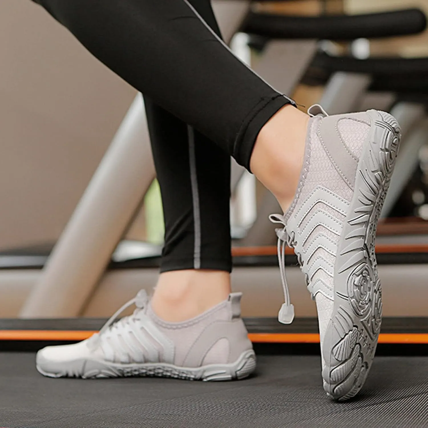 Men Sports Shoes Indoor and Outdoor Fitness Shoes Outdoor Beach Shoes Wading Shoes Hiking Classic Men Nylon Sneaker Men's San